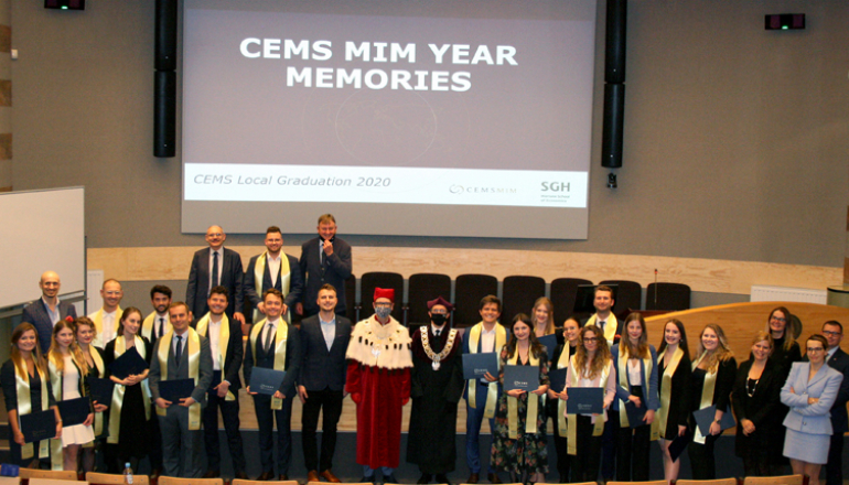 Uroczystość – graduacja CEMS MIM