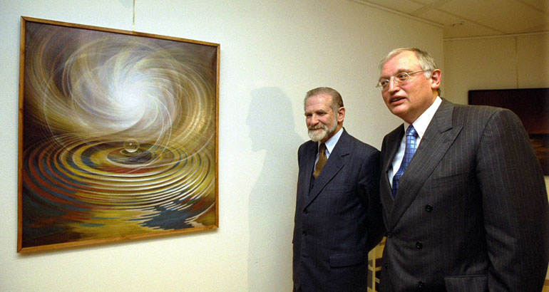Günter Verheugen, Member of the EC in charge of Enlargement, inaugurated an exposition of Polish art in his office in the presence of Bronisław Geremek, Minister of Foreign Affairs of Poland (2000)