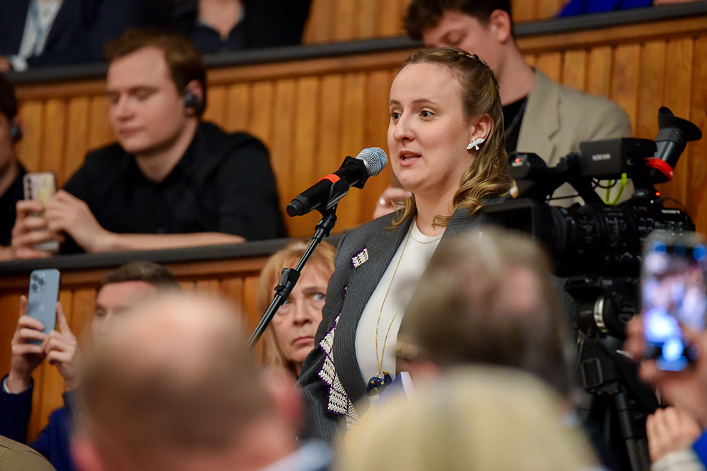 At the meeting with the President of Ukraine, a question was  asked by Eduarda Korniyenko from the  Student Association for Ukraine’s Recovery