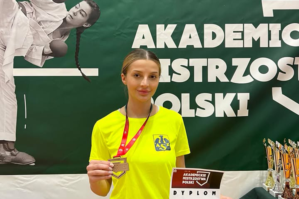 Maria Kerner z medalem w dłoni