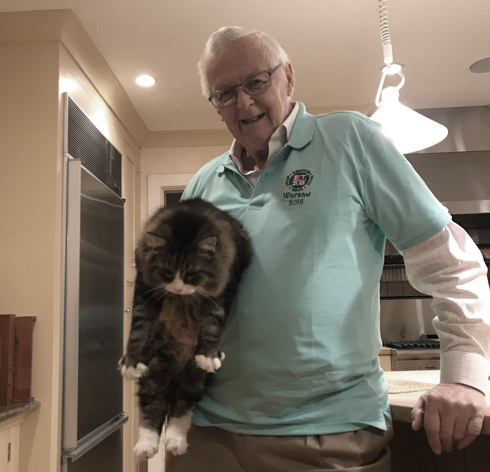 na zdjęciu prof. Jones z kotem Ricardo [autorka Catherine Jones]