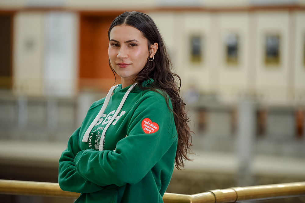 Kobieta w zielonej bluzie