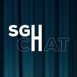 na zielonym tle zasłon napis SGH Chat