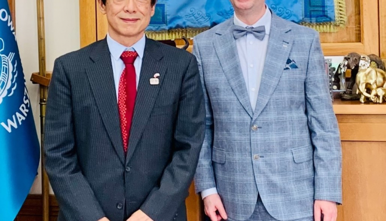na zdjęciu Akio Miyajima, ambasador Japonii oraz prof. Piotr Wachowiak, rektor SGH. Gabinet Rektora 