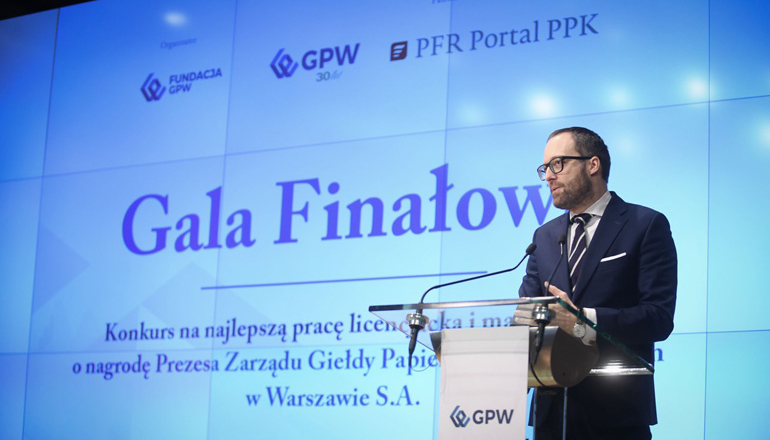 na zdjęciu: Marek Dietl, prezes Zarządu Giełdy Papierów Wartościowych w Warszawie, żródło: https://www.gpw.pl/aktualnosc?cmn_id=112092&title=Fundacja+GPW+rozstrzygn%C4%99%C5%82a+konkurs+o+nagrod%C4%99+Prezesa+Zarz%C4%85du+GPW