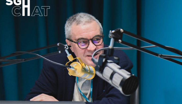 na zdjęciu prof. Michał Goliński przy mikrofonie