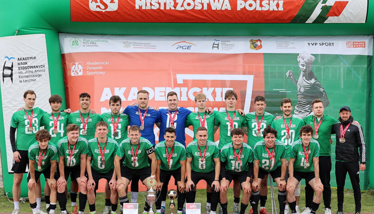 na zdjęciu reprezentacja męskiej sekcji piłkarskiej AZS SGH