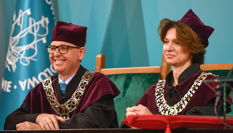 Na zdjęciu prorektorzy prof. Andrzej Zawistowski i prof. Dorota Niedziółka