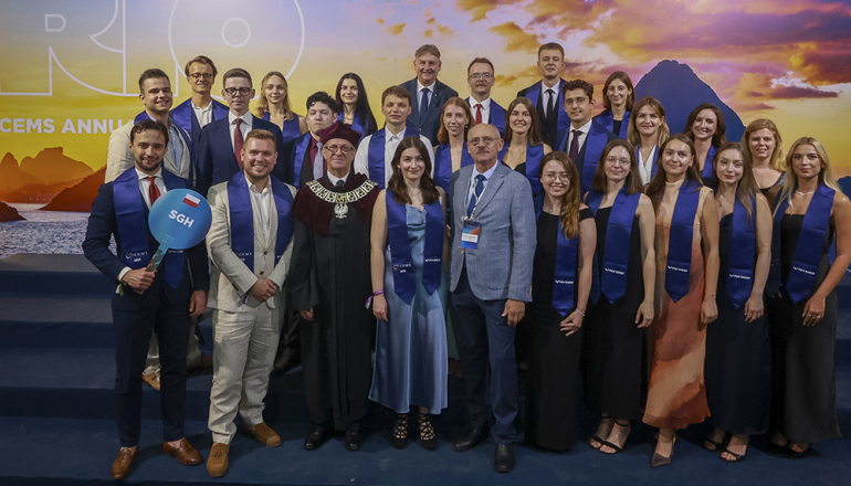 ludzie z CEMS zdjęcie pozowane