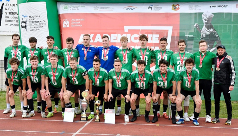 na zdjęciu drużyna sekcji piłki nożnej AZS SGH