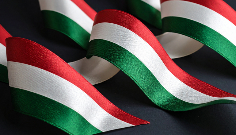 wstęgo w kolorach flagi Węgier