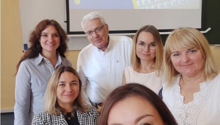 zdjęcie grupowe kilkorga naukowców