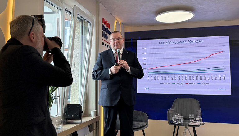 picture of a man talking to the microphone; on the left photo reporter