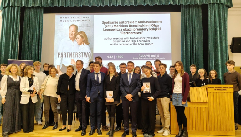 zdjęcie zbiorowe ze spotkania