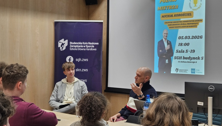 na zdjęciu kilka osób na spotkaniu z gościem