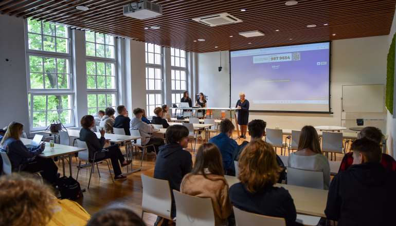 the group of students in the class room