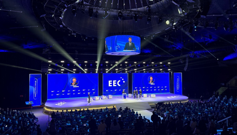 zdjęcie sceny podczas konferencji
