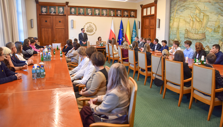 goście w sali senatu