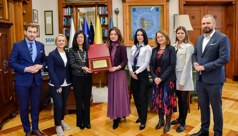 zdjęcie grupowe w gabinecie