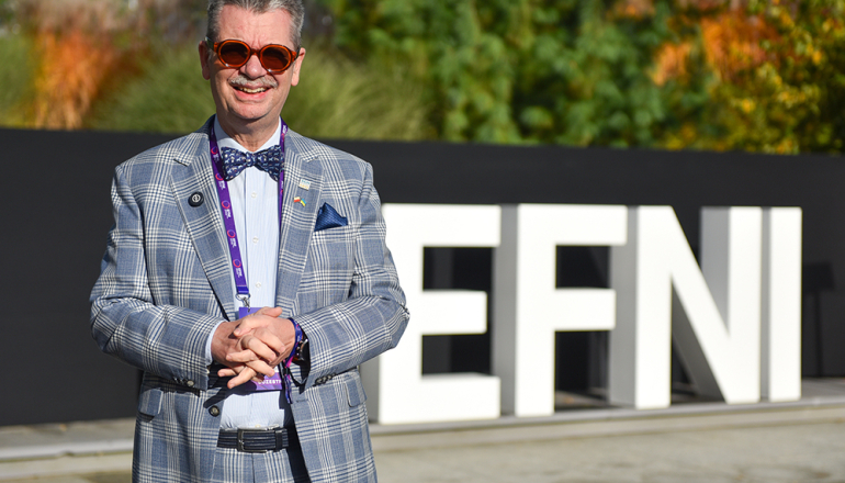 rektor SGH na przy napisie EFNI