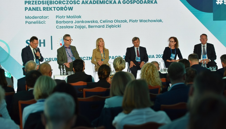 na zdjęciu 5 rektorów uniwersytetów ekonomicznych w Polsce