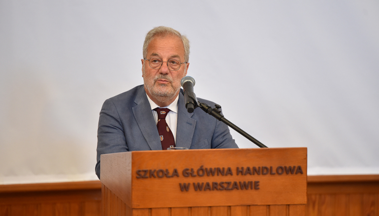 Na zdjęciu prof. Toporowski za mównicą
