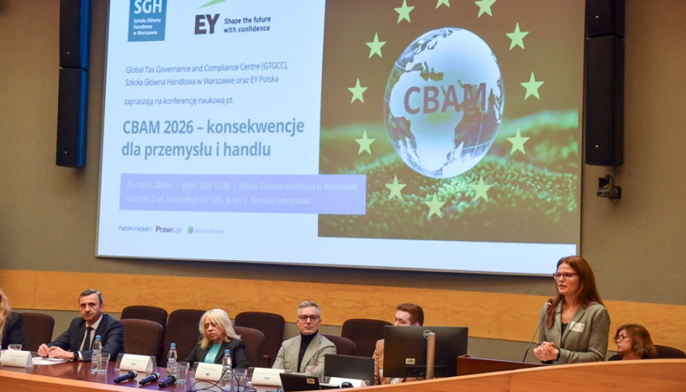 zdjęcie panelistów z konferencji