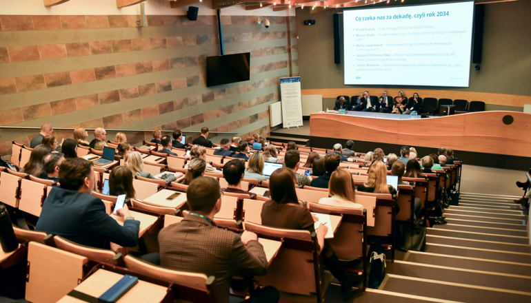 uczestnicy konferencji na auli