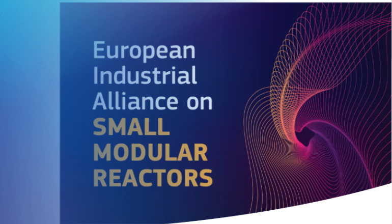 grafika na granatowo-niebieskim tle napis: european Industrial Alliance on SMALL MODULAR REACTORS