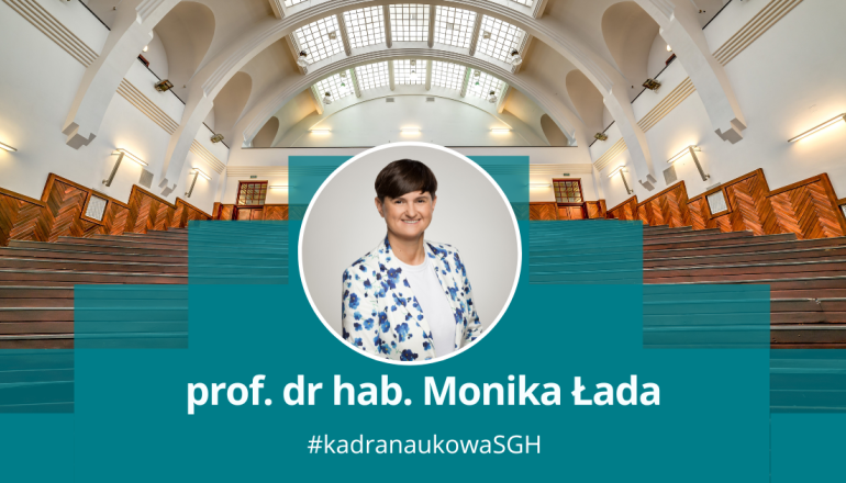 grafika przedstawiająca okrągłe zdjęcie kobiety na tle uczelnianej auli i podpis: prof. dr hab. Monika Łada #kadranaukowaSGH