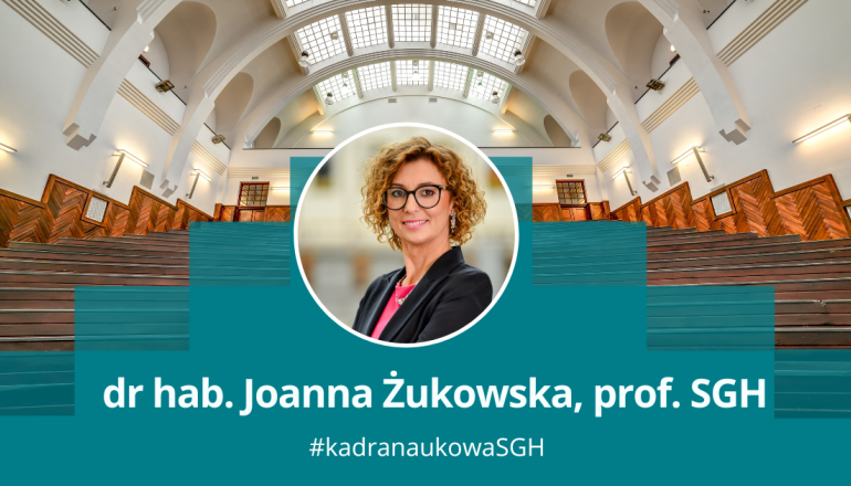 grafika przedstawiająca zdjęcie kobiety w okągłęj ramce na tle jednej z uczelnianych auli; podpis dr hab. Joanna Żukowska, prof. SGH, #kadranaukowaSGH