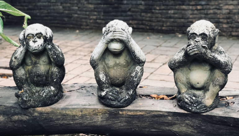 figurki trzech małp, nie widzę, nie słyszę, nie mówię 