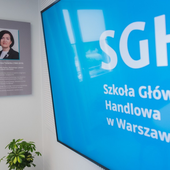 zdjęcie tablicy pamiątkowej