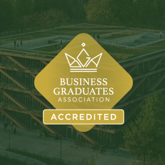 na zielonym tle złota grafika przedstawiająca koronę i logo BGA