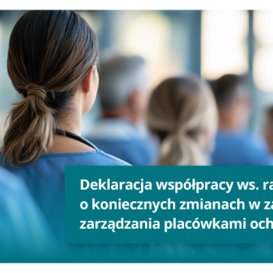 na zdjęciu grupa osób i napis
