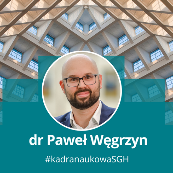 główka mężczyzny na tle piramidy auli spadochronowej