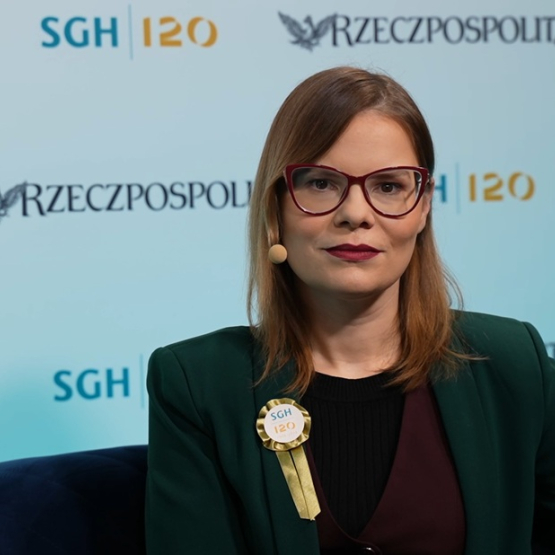 zdjęcie kobiety w studiu