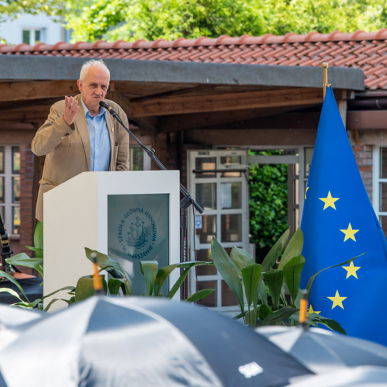 Andrzej Friszke podczas wykładu w SGH