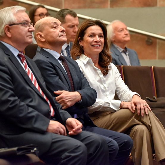 na zdjęciu: dr hab. Roman Sobiecki, dr hab. Gabriel Główka, prorektor ds. rozwoju dr hab. Dorota Niedziółka