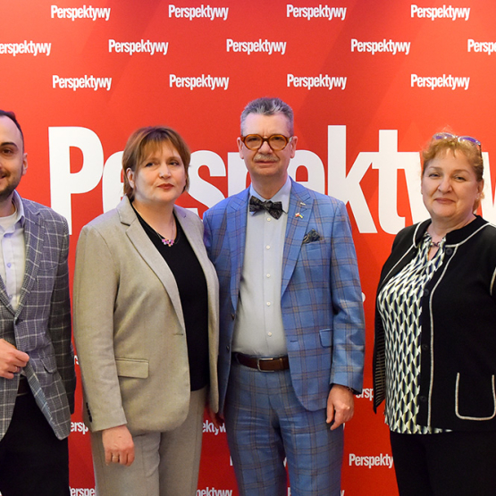 na zdjęciu: Piotr Górski – Biuro Programów MBA SGH, dr hab. Grażyna Aniszewska-Banaś – dyrektor programu CEMBA,  rektor i profesor SGH dr hab. Piotr Wachowiak, Izabella Gielnicka – Biuro Programów MBA-CEMBA