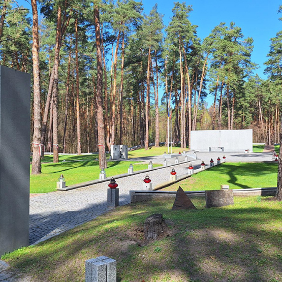 Pomnik Pamięci Obywateli Rzeczypospolitej Polskiej, Ofiar Zbrodni Katyńskiej, aresztowanych po 17 września 1939 roku przez sowieckie NKWD, zamordowanych na mocy decyzji najwyższych władz ZSRR z dnia 5 marca 1940 roku