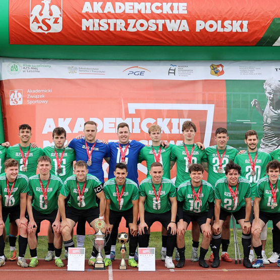 na zdjęciu reprezentacja męskiej sekcji piłkarskiej AZS SGH