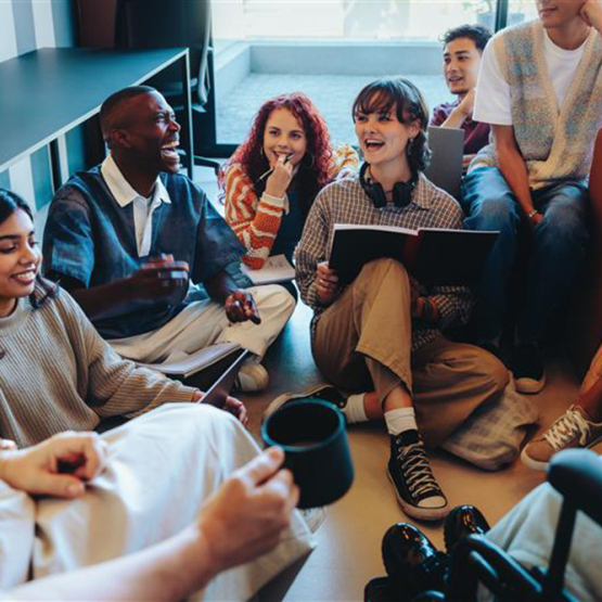 na zdjęciu grupa studentów 