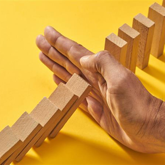 upadające klocki domina