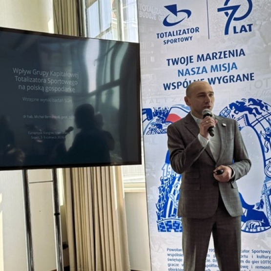 mężczyzna na panelu