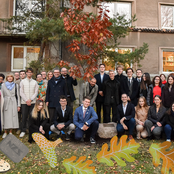 Na zdjęciu uczestnicy uroczystości złożenia kapsuły czasu 