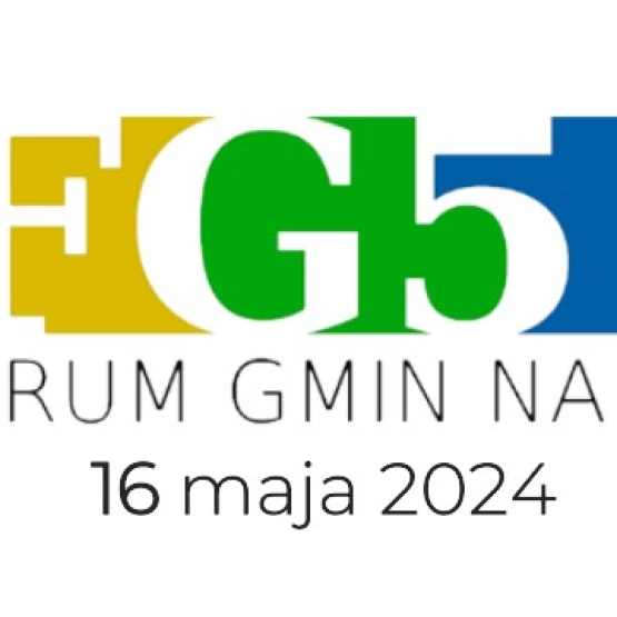 biała grafika z kolorowym logo i napisem Forum Gmin na 5!