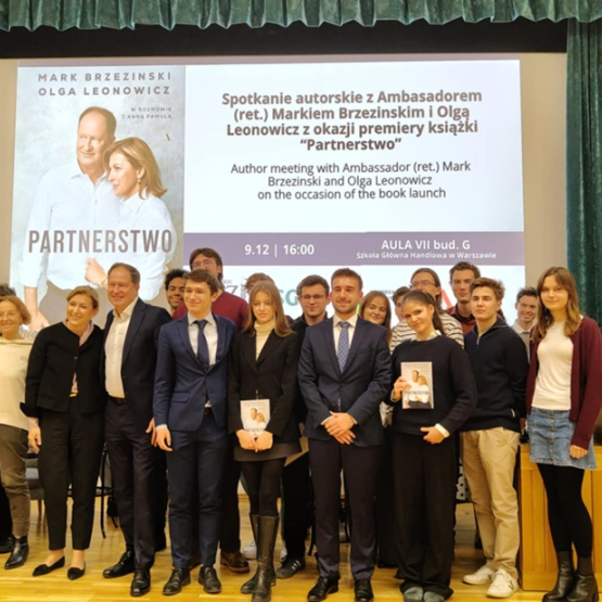 zdjęcie zbiorowe ze spotkania