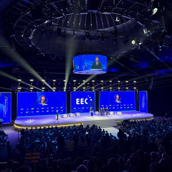 zdjęcie sceny podczas konferencji