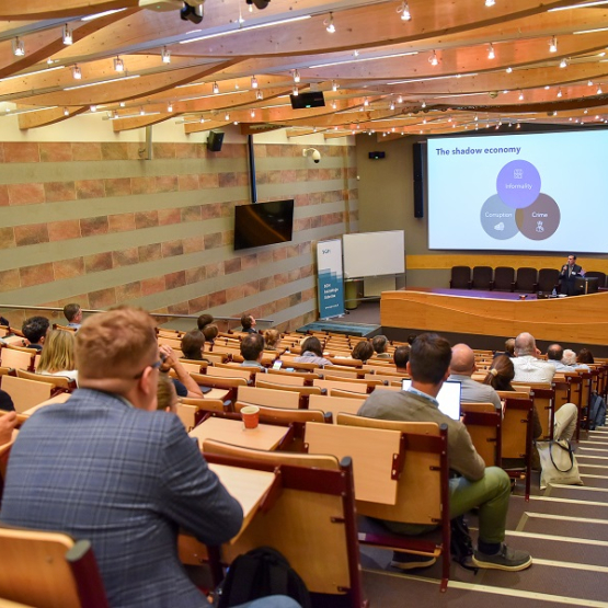 aula wypełniona uczestnikami konferencji